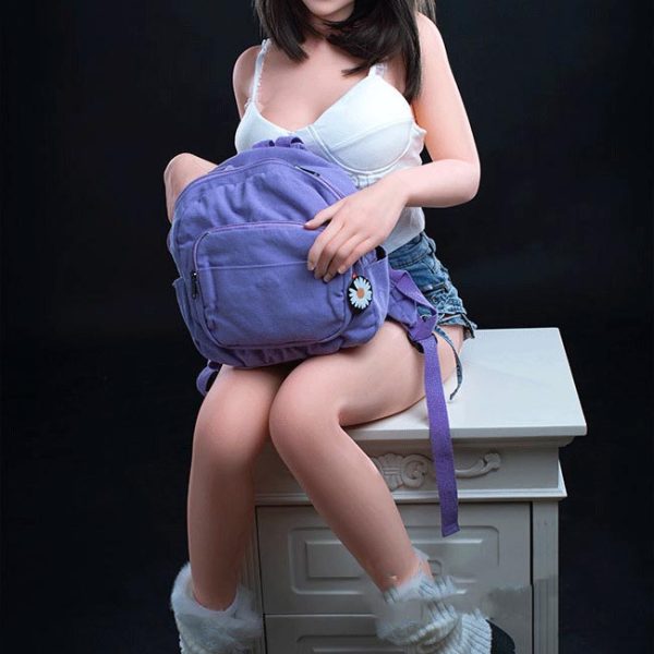 Lori is a Chinese international student who is filial to her parents and has a gentle personality.