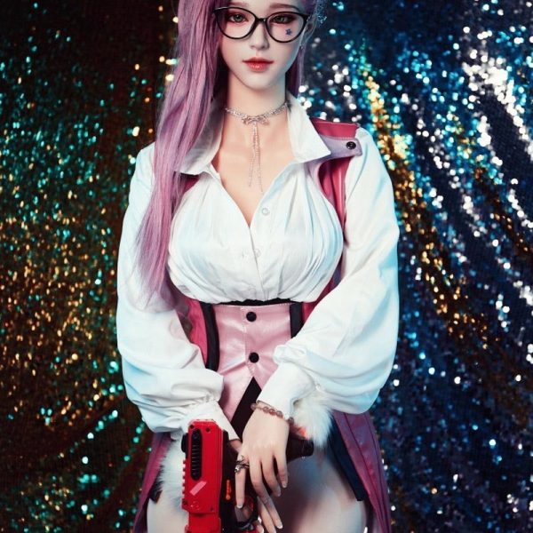 Seoyeon is from South Korea. She works as a makeup artist