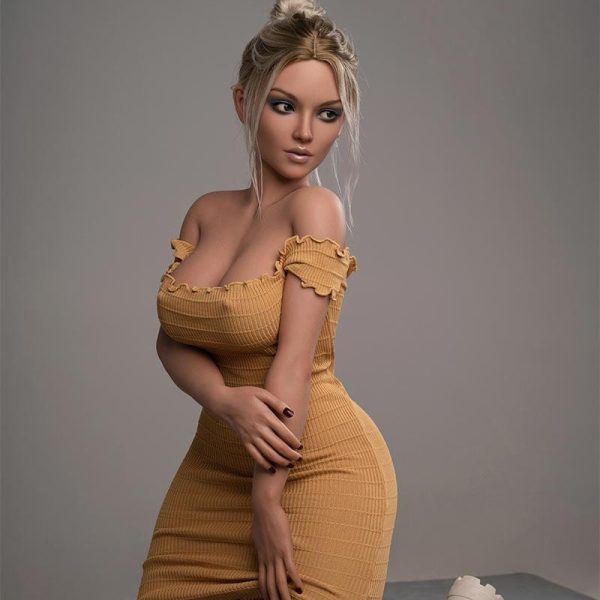 Giorgia is from Italy.  She is smart and cold, slim figure, and she is calm and articulate.