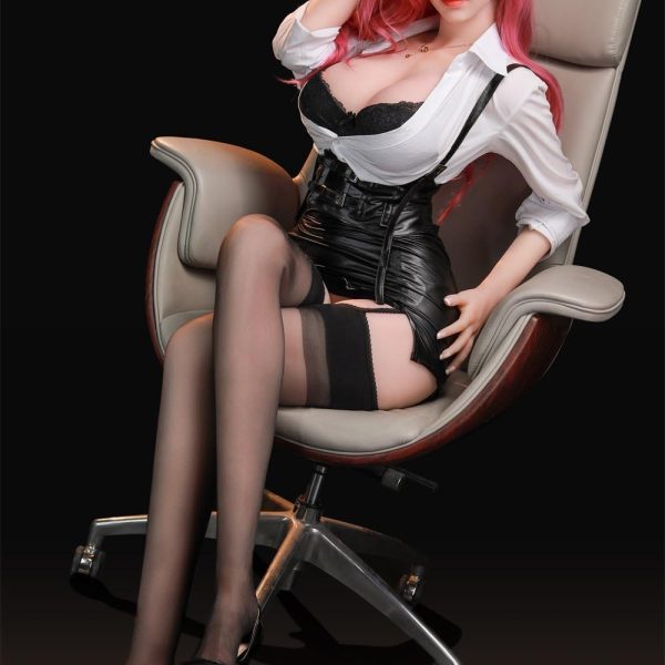 Seoyeon is from South Korea. She works as a makeup artist