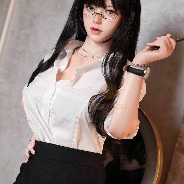 Isabella is from Bangladesh and works as an office worker at a publicly traded company. She has a stunning figure, is gentle and kind, and enjoys wearing sexy clothes and doing intense workouts at home.